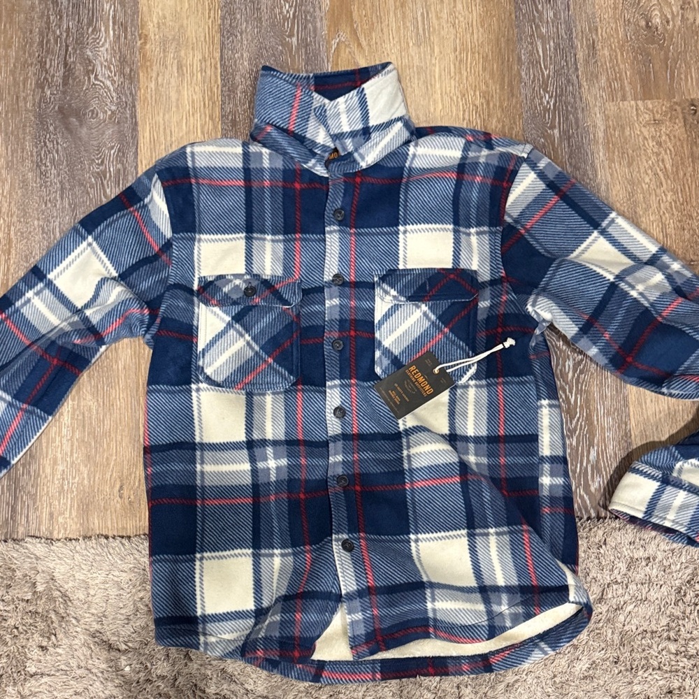 Plaid Button-Up Shacket in Navy, Cream & Red men’s size small NWT